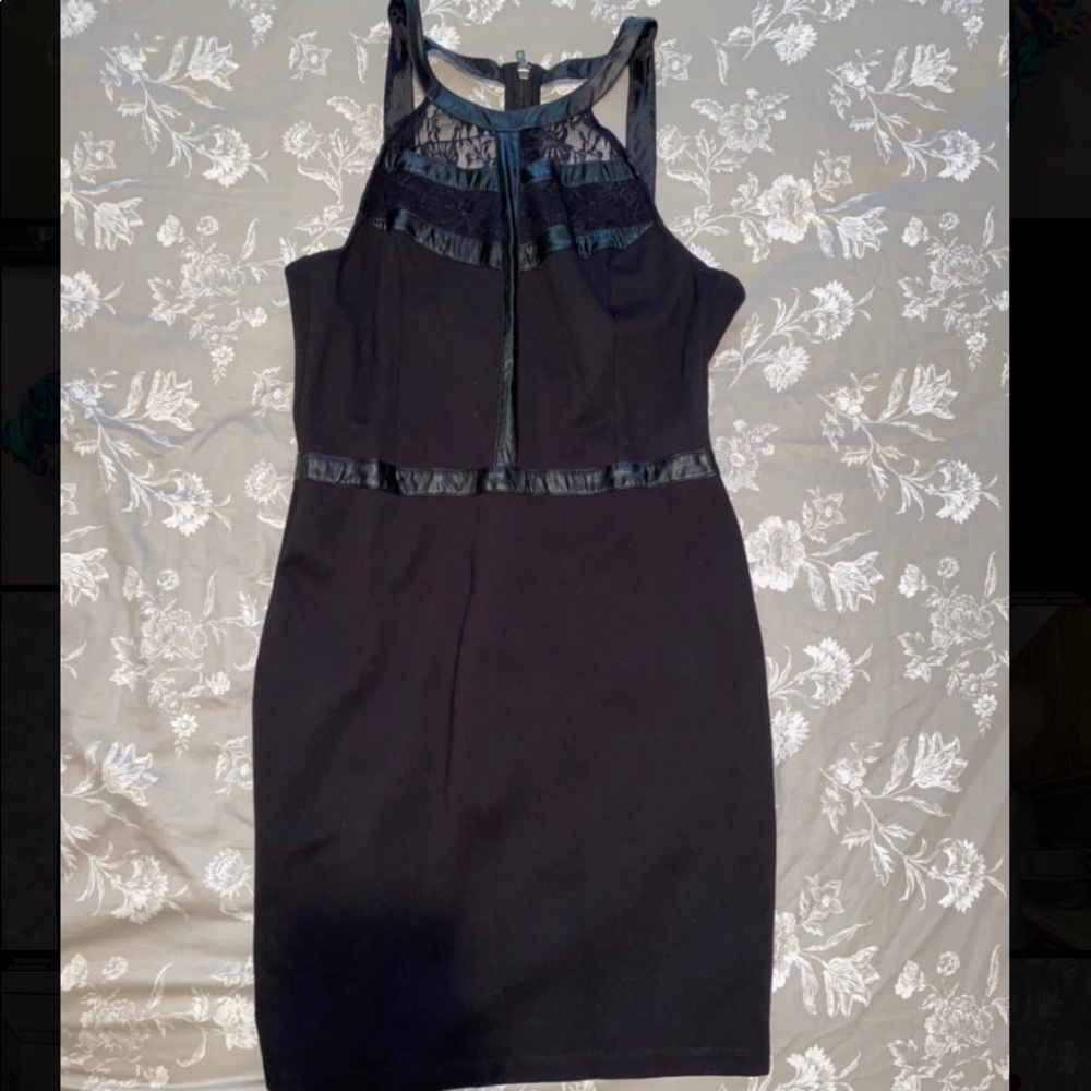 Black strappy fitted dress 💚❤️💙